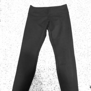 Lululemon Black Wunder Under Leggings size 8